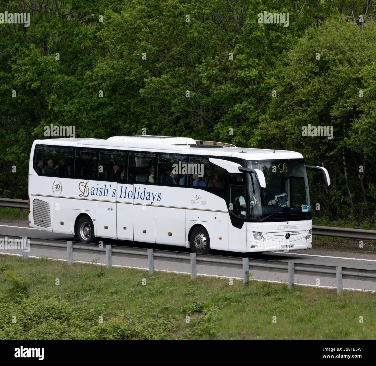 Daish`s Holidays Bus, M40 Junction 15, Warwick, Großbritannien Stockfoto